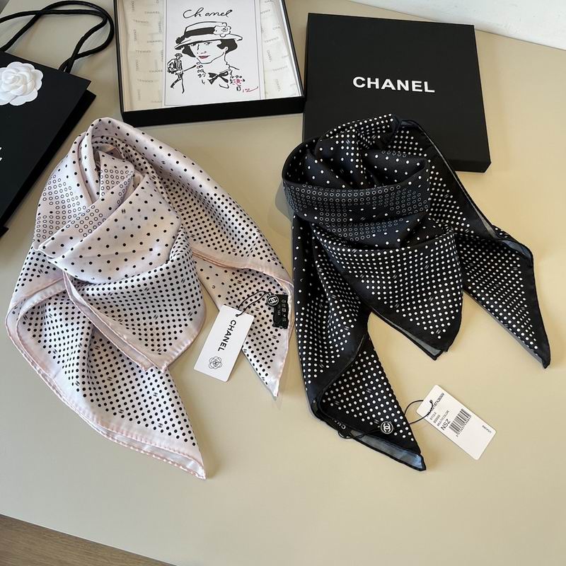 Chanel silk scarf hm46